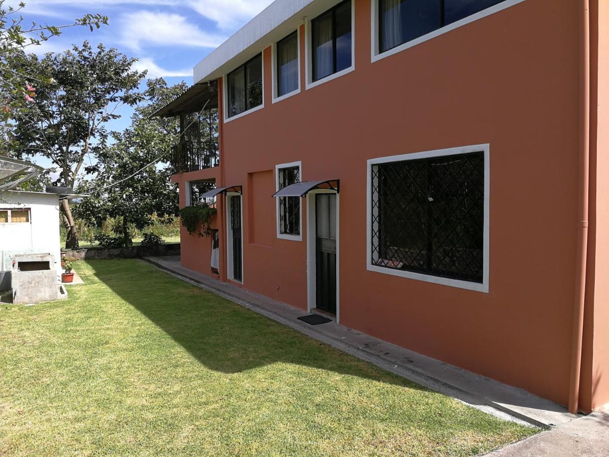 Chapelet Hostal Tababela Exterior foto