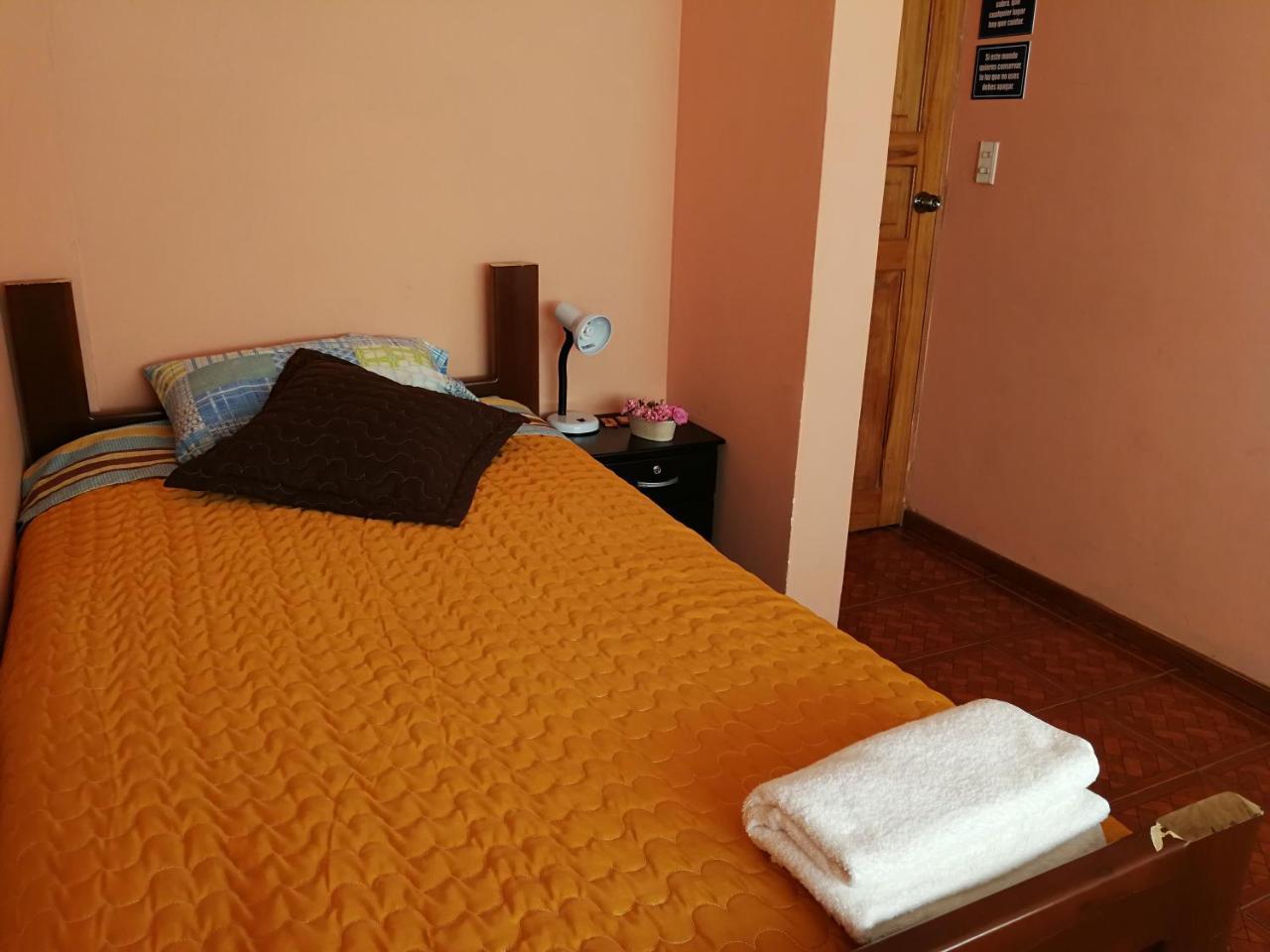 Chapelet Hostal Tababela Exterior foto